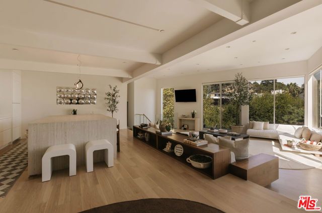 8618 Franklin Avenue, Los Angeles, CA 90069