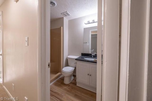 214 Lamplighter Circle, Winston-salem, NC 27104