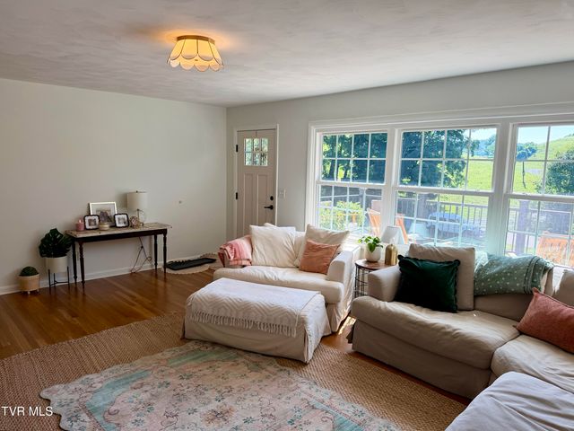 949 Emerald Valley Circle, Gate City, VA 24251