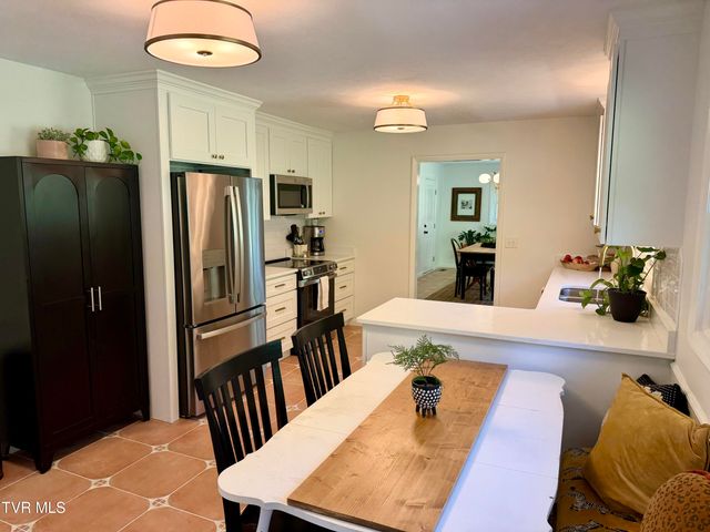 949 Emerald Valley Circle, Gate City, VA 24251