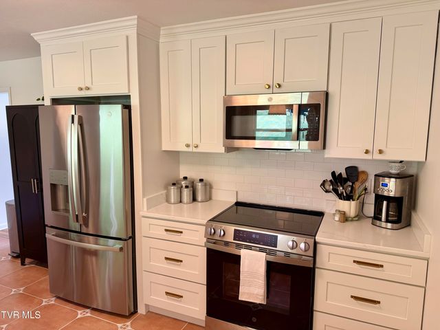 949 Emerald Valley Circle, Gate City, VA 24251