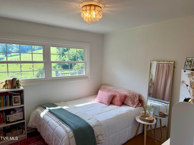 949 Emerald Valley Circle, Gate City, VA 24251