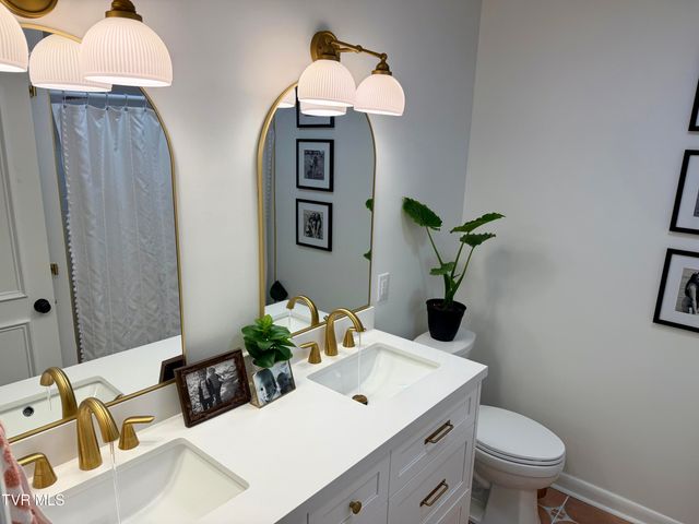 949 Emerald Valley Circle, Gate City, VA 24251