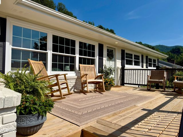 949 Emerald Valley Circle, Gate City, VA 24251