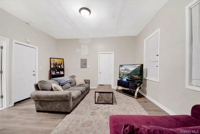 206 S 9th Avenue, Mount Vernon, NY 10550