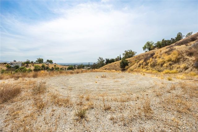 3500 N Crescent Avenue, San Bernardino, CA 92405