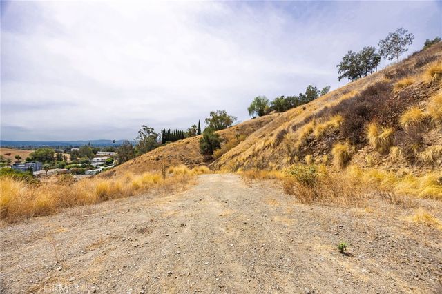 3500 N Crescent Avenue, San Bernardino, CA 92405