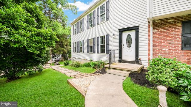 4 MENDENHALL DR, Glen Mills, PA 19342
