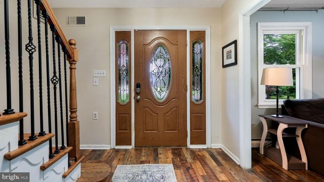 4 MENDENHALL DR, Glen Mills, PA 19342