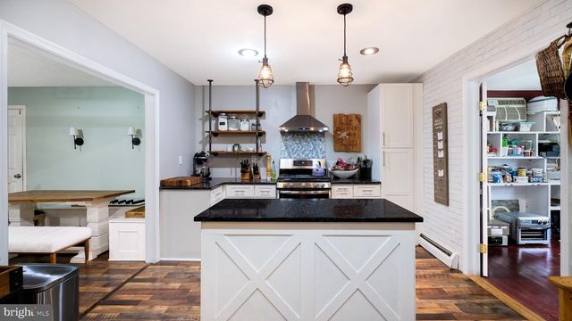 4 MENDENHALL DR, Glen Mills, PA 19342