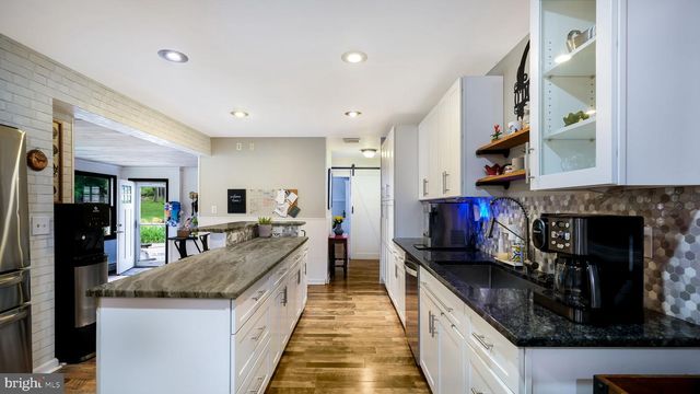 4 MENDENHALL DR, Glen Mills, PA 19342
