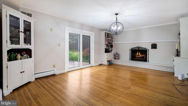 4 MENDENHALL DR, Glen Mills, PA 19342