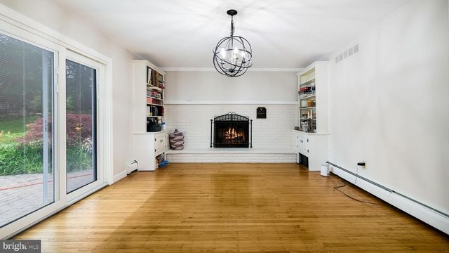 4 MENDENHALL DR, Glen Mills, PA 19342