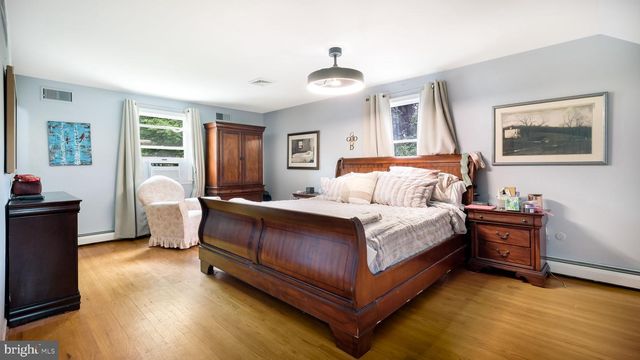 4 MENDENHALL DR, Glen Mills, PA 19342