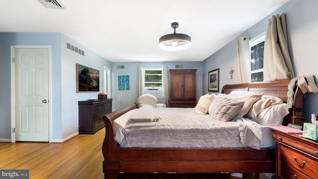 4 MENDENHALL DR, Glen Mills, PA 19342