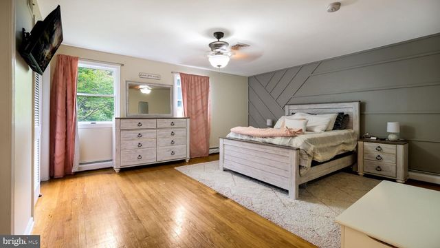 4 MENDENHALL DR, Glen Mills, PA 19342