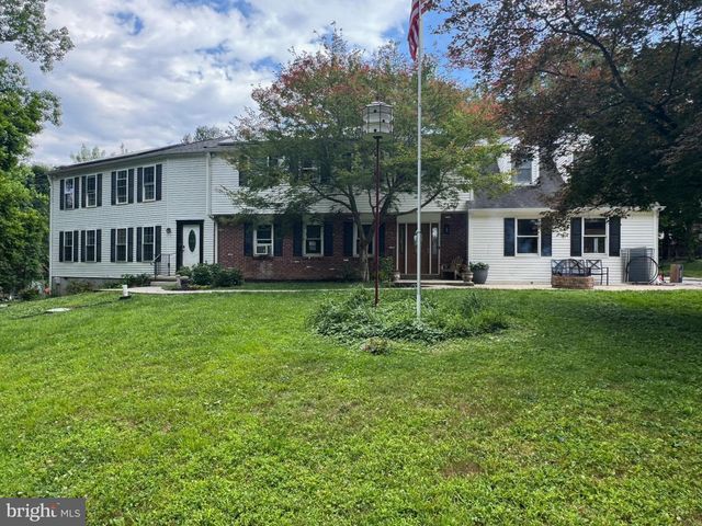 4 MENDENHALL DR, Glen Mills, PA 19342