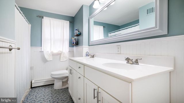 4 MENDENHALL DR, Glen Mills, PA 19342