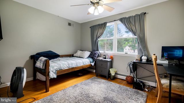 4 MENDENHALL DR, Glen Mills, PA 19342