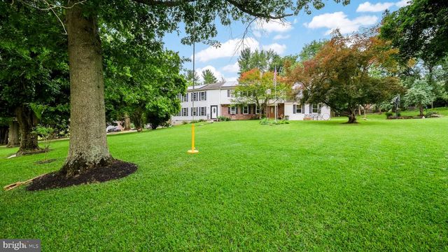 4 MENDENHALL DR, Glen Mills, PA 19342