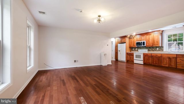 4 MENDENHALL DR, Glen Mills, PA 19342