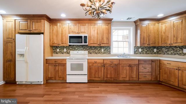4 MENDENHALL DR, Glen Mills, PA 19342