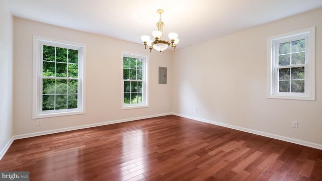 4 MENDENHALL DR, Glen Mills, PA 19342