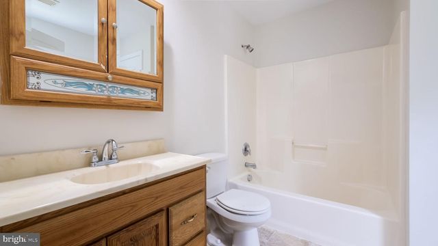 4 MENDENHALL DR, Glen Mills, PA 19342