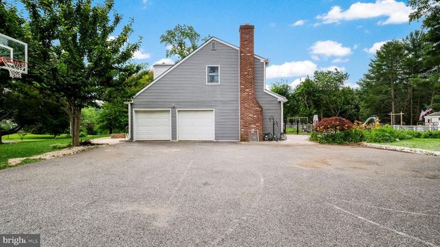4 MENDENHALL DR, Glen Mills, PA 19342