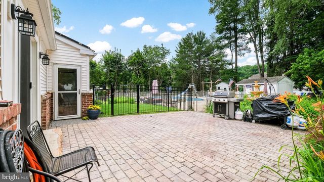 4 MENDENHALL DR, Glen Mills, PA 19342