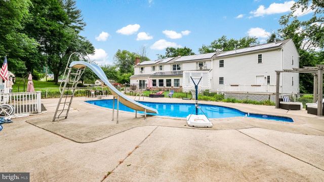 4 MENDENHALL DR, Glen Mills, PA 19342