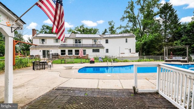 4 MENDENHALL DR, Glen Mills, PA 19342