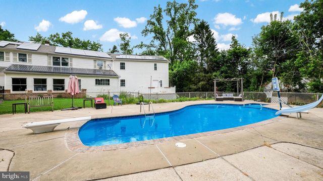 4 MENDENHALL DR, Glen Mills, PA 19342