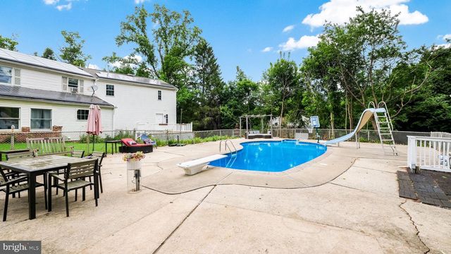 4 MENDENHALL DR, Glen Mills, PA 19342