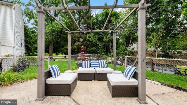 4 MENDENHALL DR, Glen Mills, PA 19342