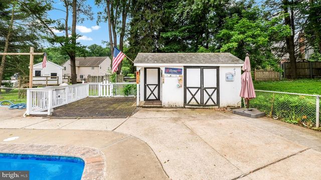 4 MENDENHALL DR, Glen Mills, PA 19342