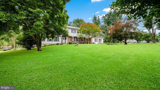 4 MENDENHALL DR, Glen Mills, PA 19342