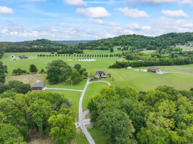 120 Wartrace Creek Rd, Wartrace, TN 37183