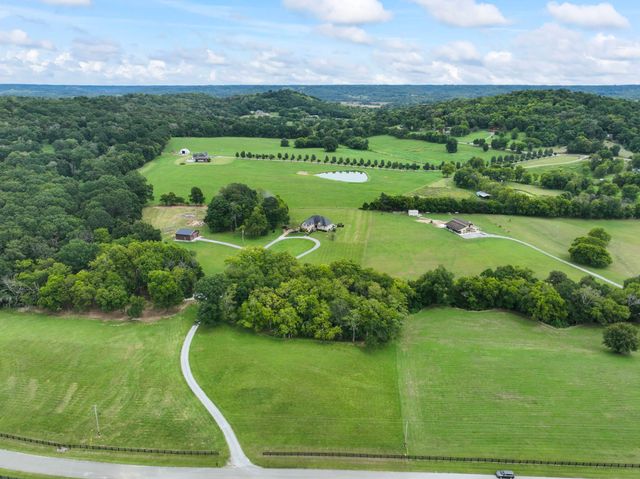120 Wartrace Creek Rd, Wartrace, TN 37183