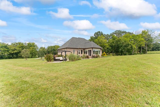 120 Wartrace Creek Rd, Wartrace, TN 37183