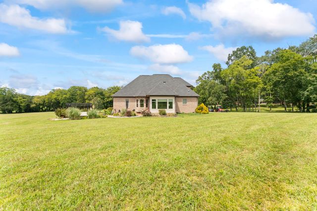 120 Wartrace Creek Rd, Wartrace, TN 37183