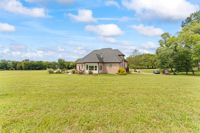 120 Wartrace Creek Rd, Wartrace, TN 37183