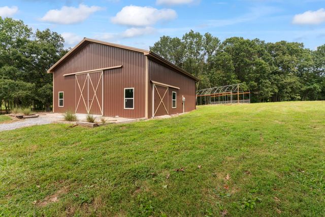 120 Wartrace Creek Rd, Wartrace, TN 37183