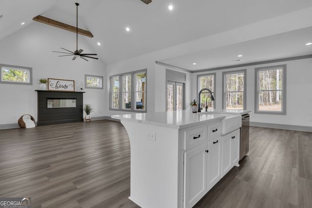 215 Greyfairs Avenue, Senoia, GA 30276