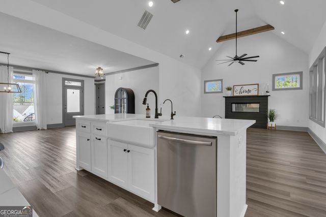 215 Greyfairs Avenue, Senoia, GA 30276