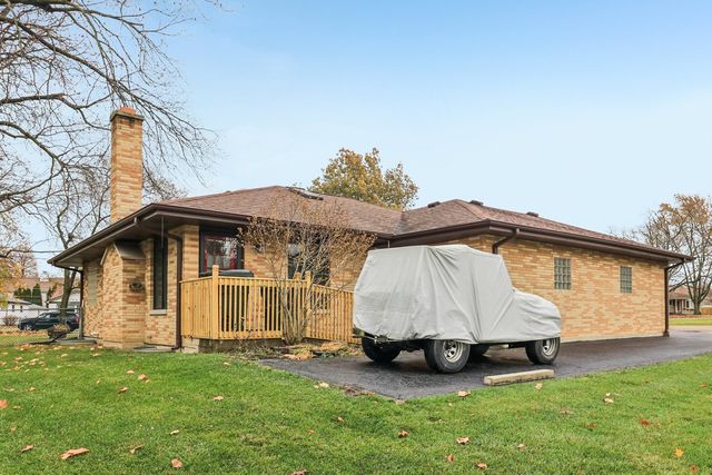 328 Brice Avenue, Mundelein, IL 60060