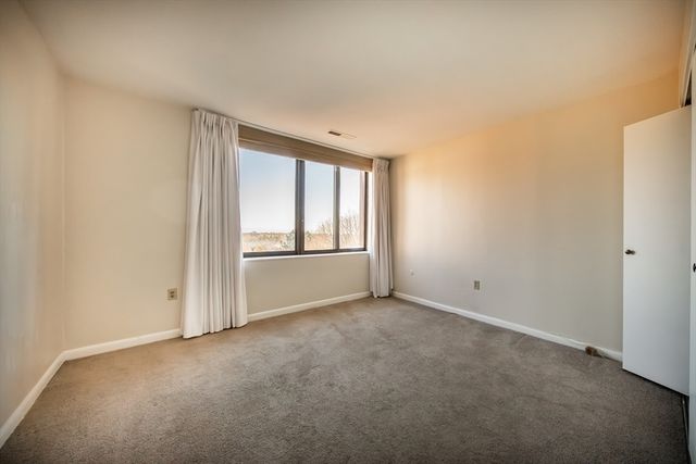 1002 Paradise Rd PHE, Swampscott, MA 01907