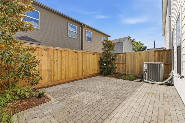 1435 Lawrence Street, Houston, TX 77008