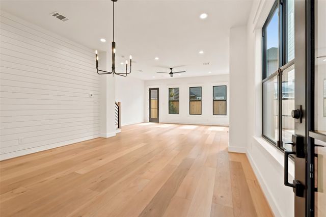 1435 Lawrence Street, Houston, TX 77008
