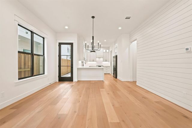 1435 Lawrence Street, Houston, TX 77008